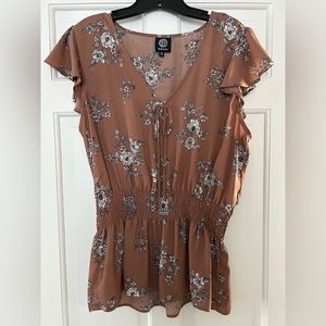 Bobeau flutter sleeve blouse sand with flowers elastic waist v-neck